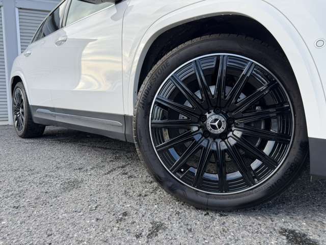 Mercedes-Benz GLA-Class 12