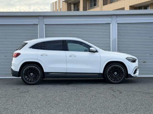 Mercedes-Benz GLA-Class 10