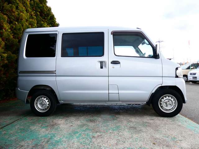 Nissan NV100 Clipper 6