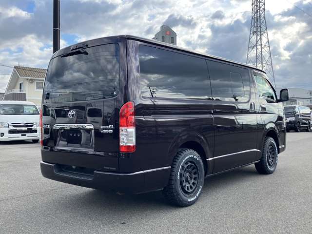 Toyota Hiace Van 11