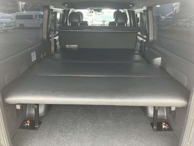 Toyota Hiace Van 4