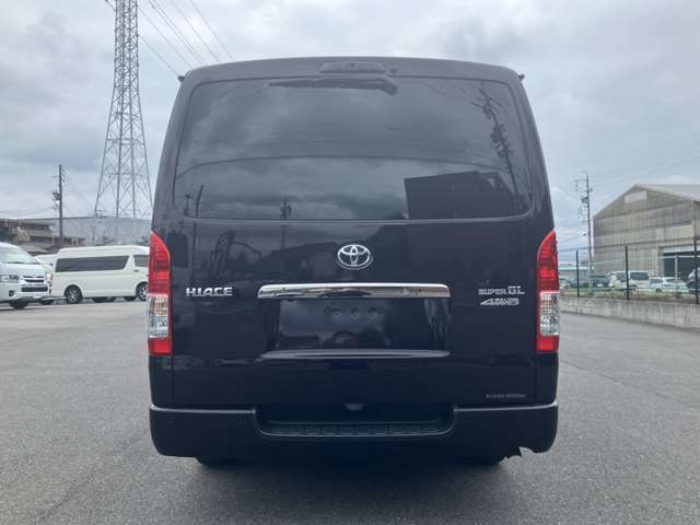 Toyota Hiace Van 8
