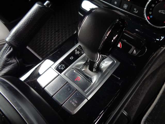 Mercedes-Benz G-Class 12