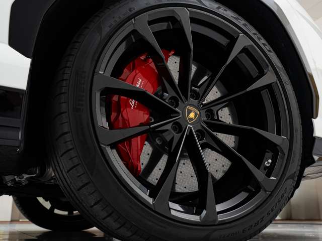 Lamborghini ウルス 2