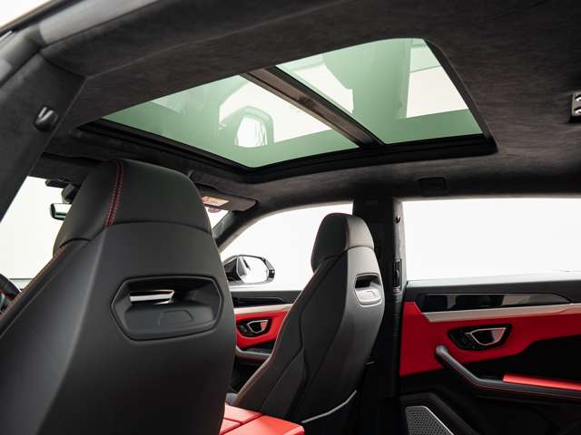 Lamborghini ウルス 4