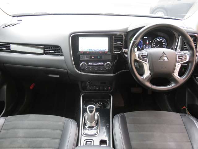 Mitsubishi Outlander PHEV 4