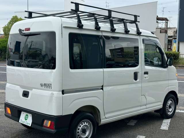 Daihatsu Hijet Cargo 12