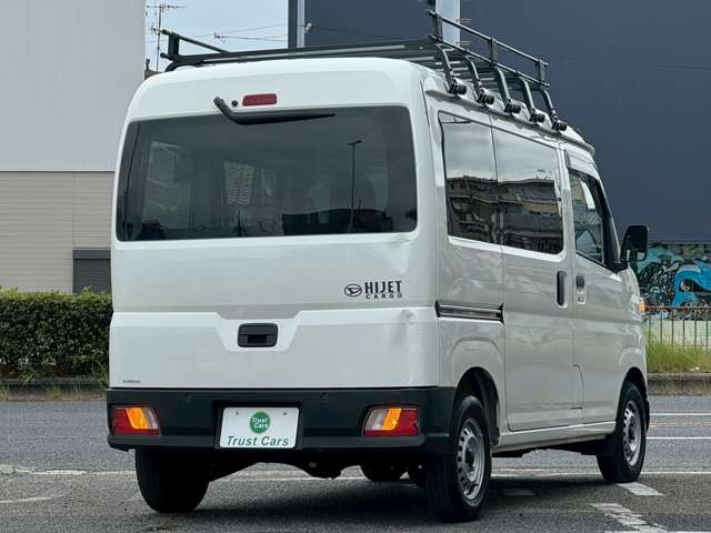 Daihatsu Hijet Cargo 2