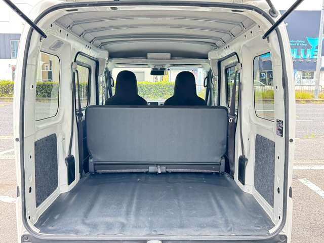 Daihatsu Hijet Cargo 4