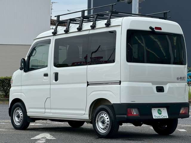 Daihatsu Hijet Cargo 7