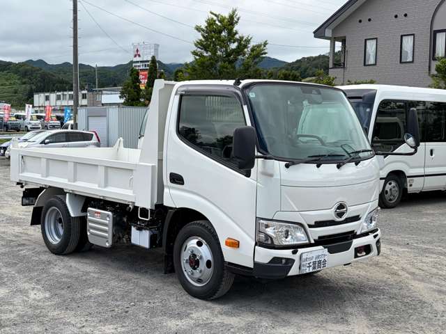 Hino Dutro 3