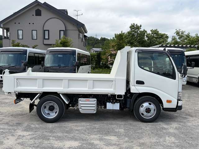 Hino Dutro 4