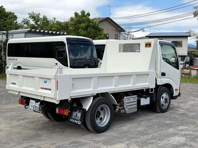 Hino Dutro 5