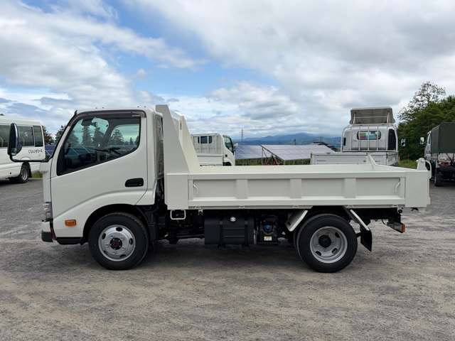 Hino Dutro 8