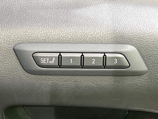 Lexus UX 8
