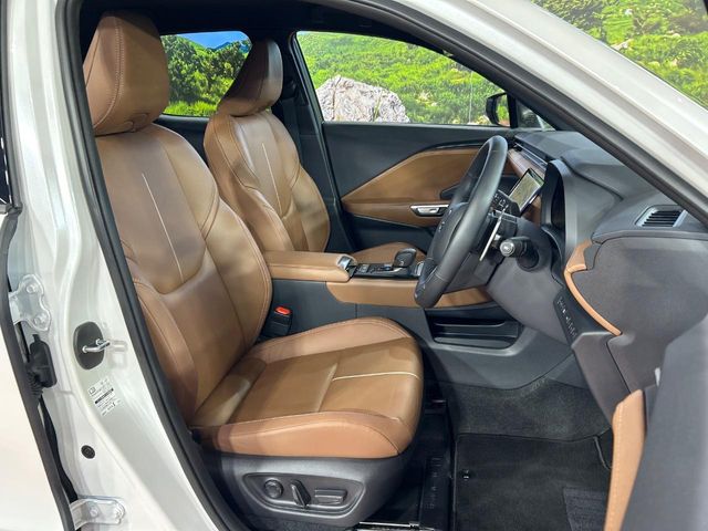 Lexus LBX 8