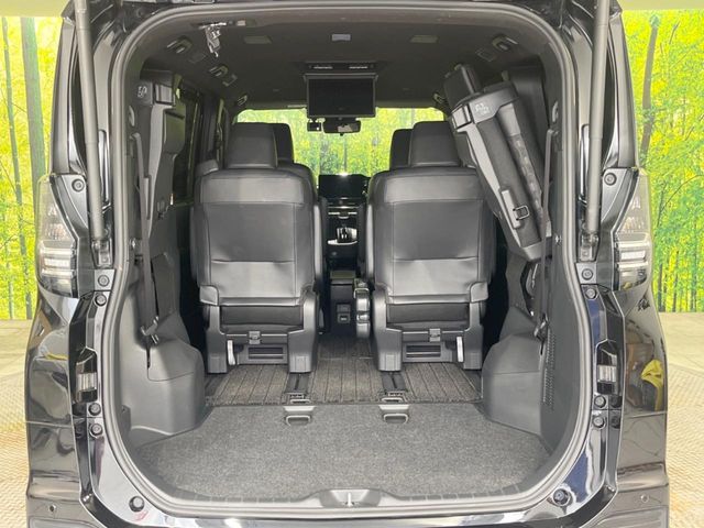 Toyota Voxy 11