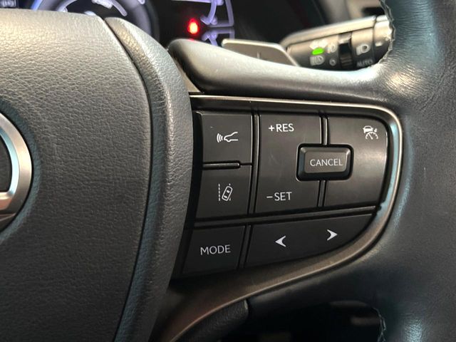 Lexus UX 5
