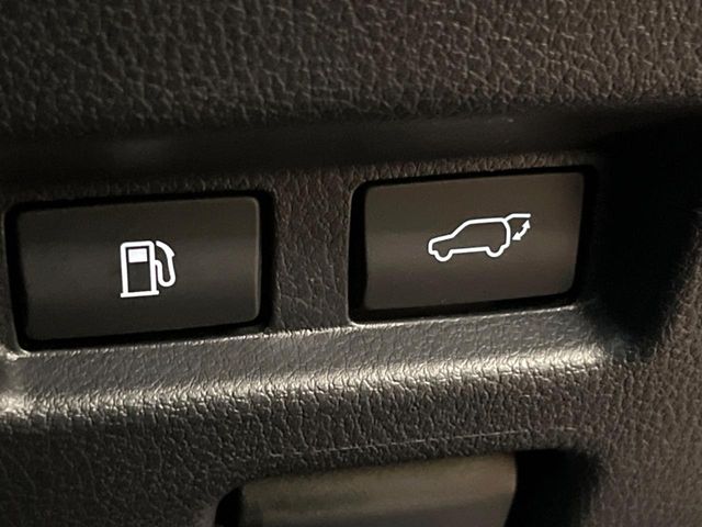 Lexus UX 8