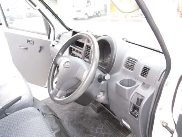 Daihatsu Hijet Cargo 12