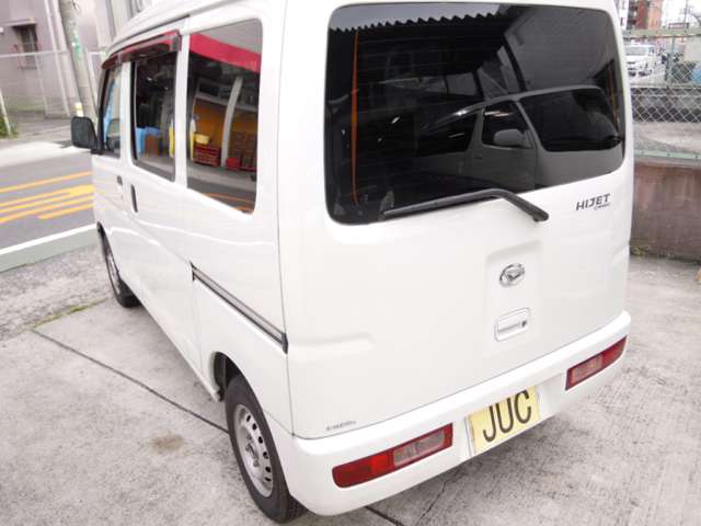 Daihatsu Hijet Cargo 6