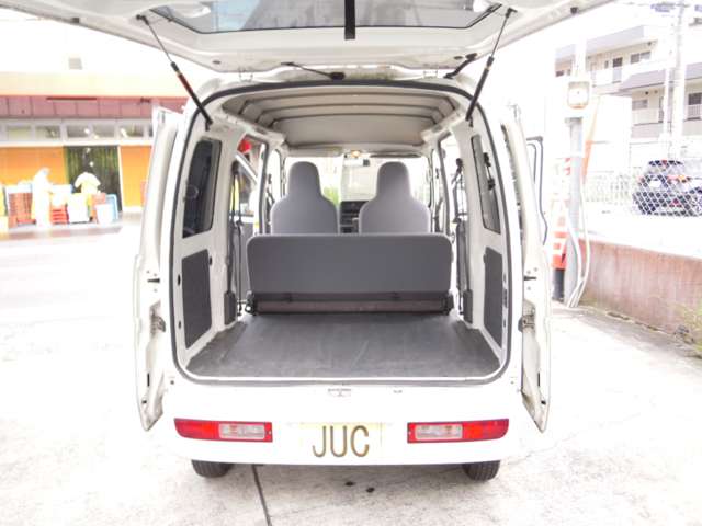 Daihatsu Hijet Cargo 9
