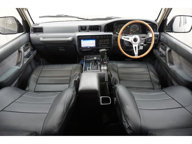 Toyota Land Cruiser 80 3
