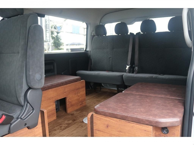 Toyota Hiace 4