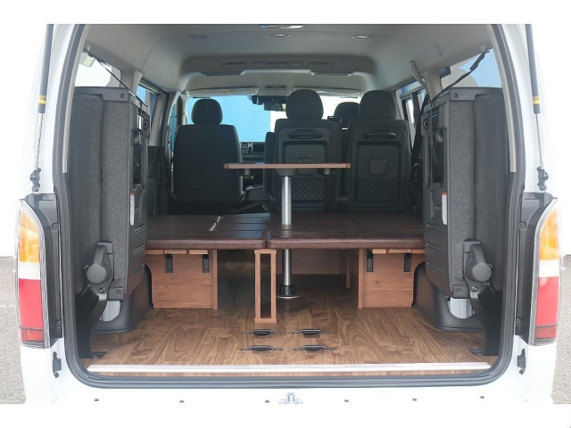 Toyota Hiace 5