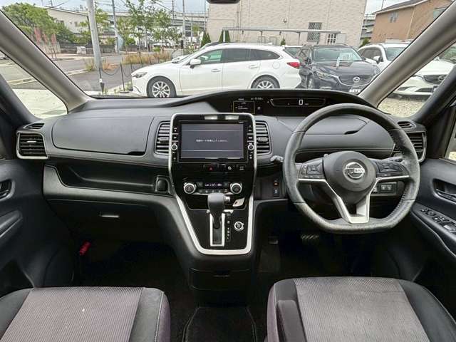 Nissan Serena 4