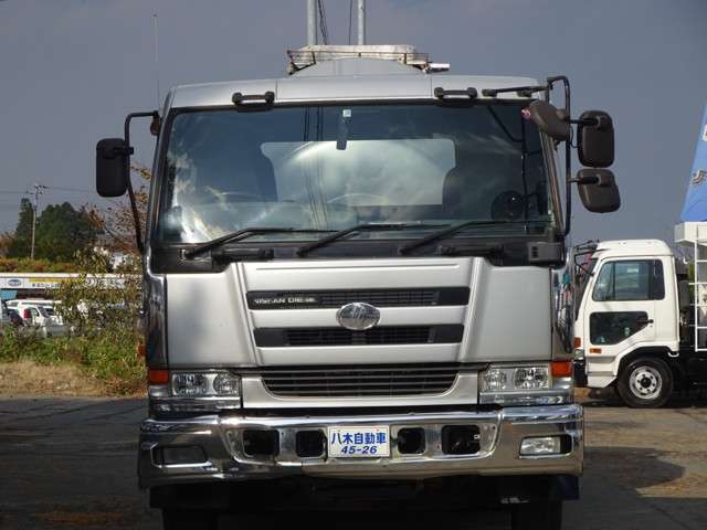 UD Trucks Big Thumb 2