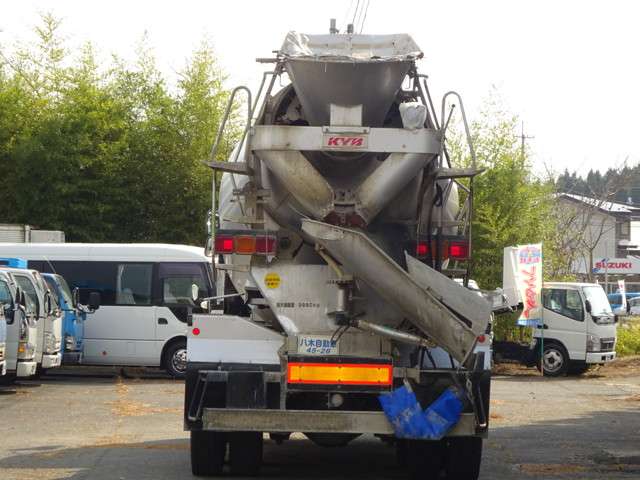 UD Trucks Big Thumb 3