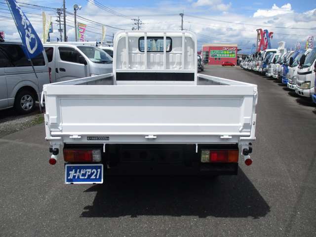 Hino Dutro 5
