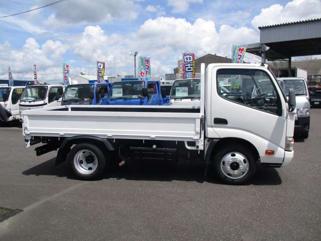 Hino Dutro 9