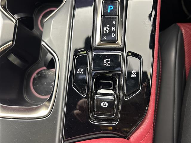 Lexus NX 11