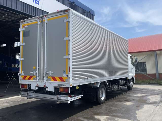 Mitsubishi Fuso Fighter 9