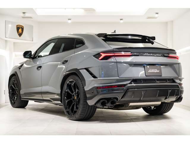 Lamborghini ウルス 4