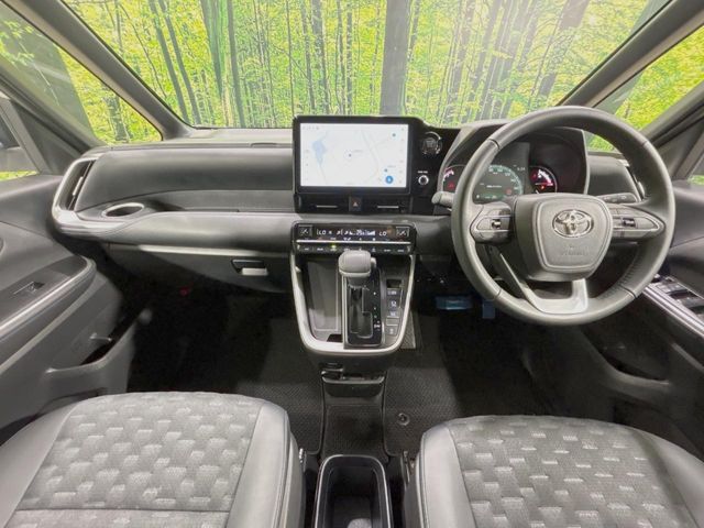Toyota Voxy 2