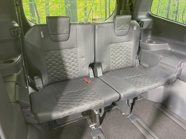 Toyota Voxy 10