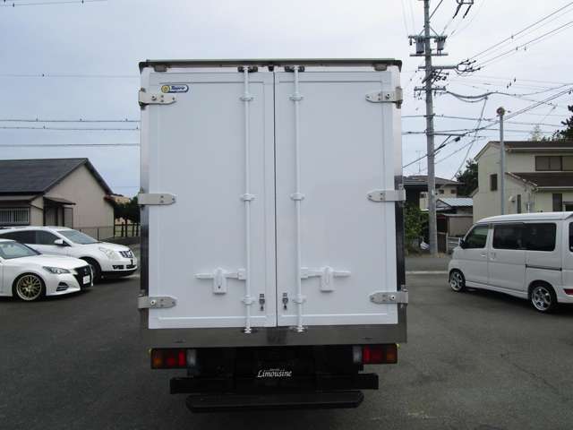 Isuzu Elf 3