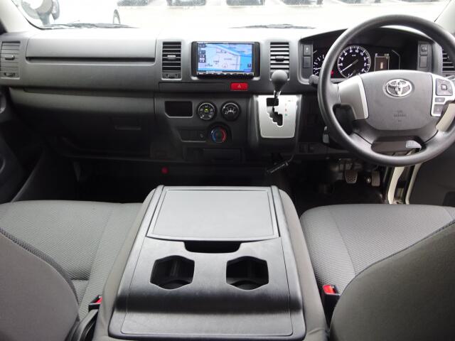 Toyota Hiace Van 5
