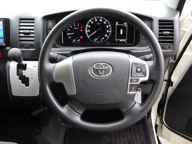 Toyota Hiace Van 8
