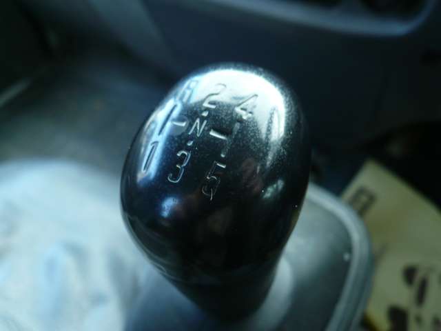 Isuzu Elf 7