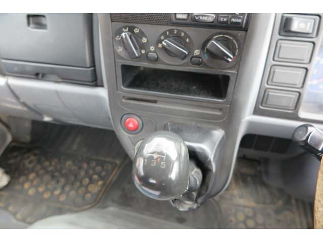 Mitsubishi Fuso Canter 9