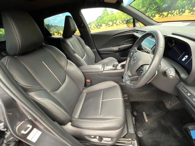 Lexus LBX 8