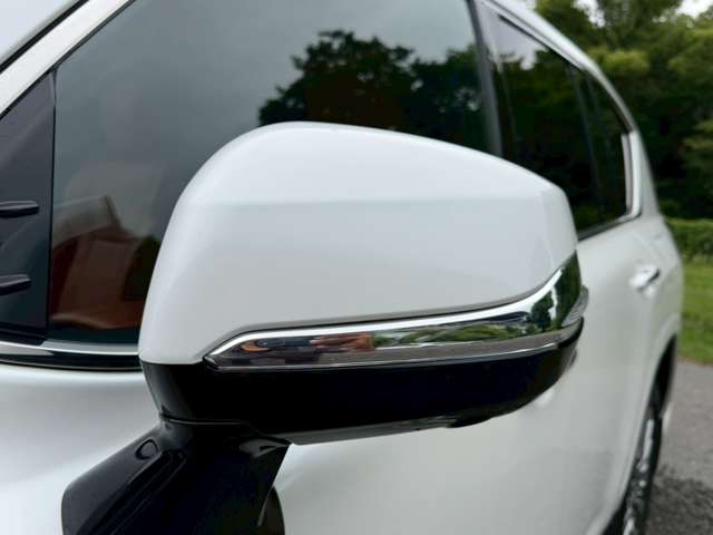 Lexus LX 12