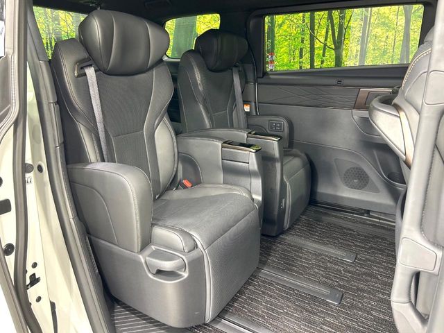 Toyota Alphard 9