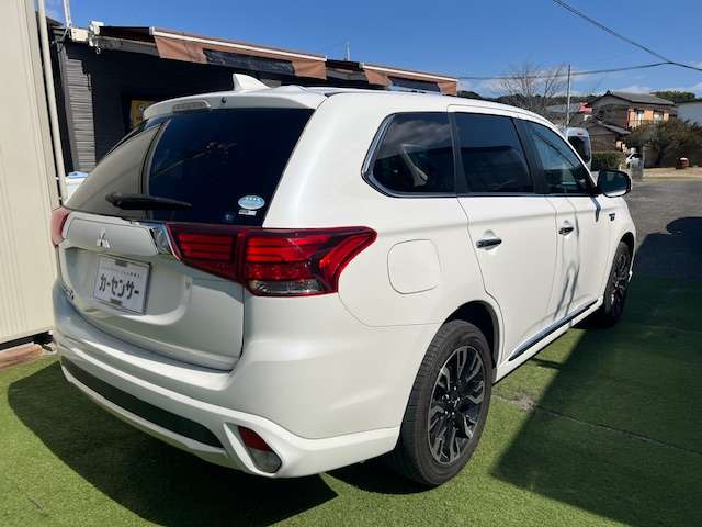 Mitsubishi Outlander PHEV 10