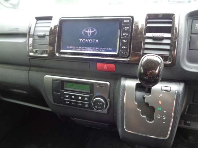 Toyota Regius Ace 11