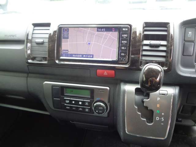 Toyota Regius Ace 12